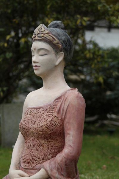 Tara.2-bemalt-weibliche-Buddhastatue-Christiane-Katz-0726
