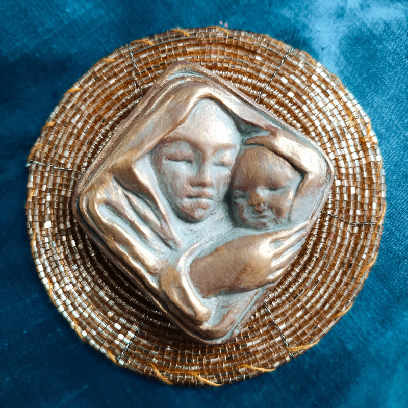 Holy Mother and Child Medaillon auf goldener Unterlage