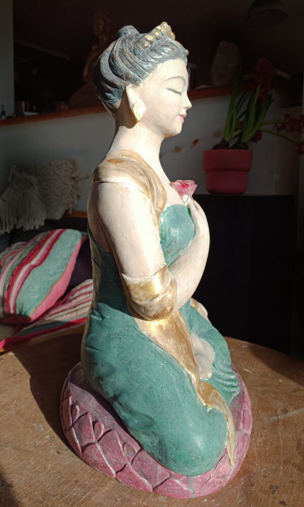 Grüne Tara – "Weiblicher Buddha". Figur aus Betonguss, 50cm hoch, handgefertigt von Christiane Katz in Weimar
